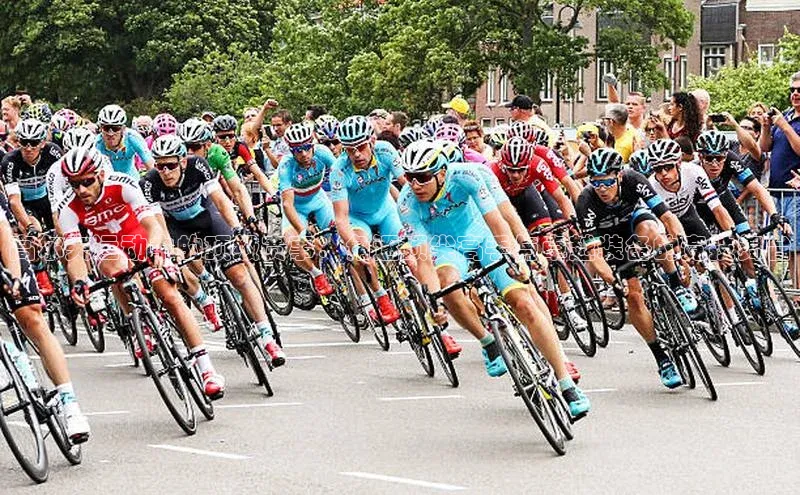 高尔夫运动中的顶级赛事：角逐顶尖高手与卓越装备的竞技舞台